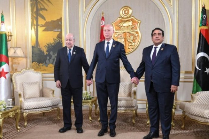 le-mini-sommet-de-tunis-:-deux-presidents-en-campagne-electorale-et-un-intrus-–-par-bilal-talidi