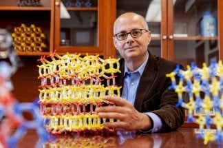 de-refugie-palestinien-a-prix-nobel-de-chimie-omar-yaghi-rend-hommage-a-la-force-de-la-science
